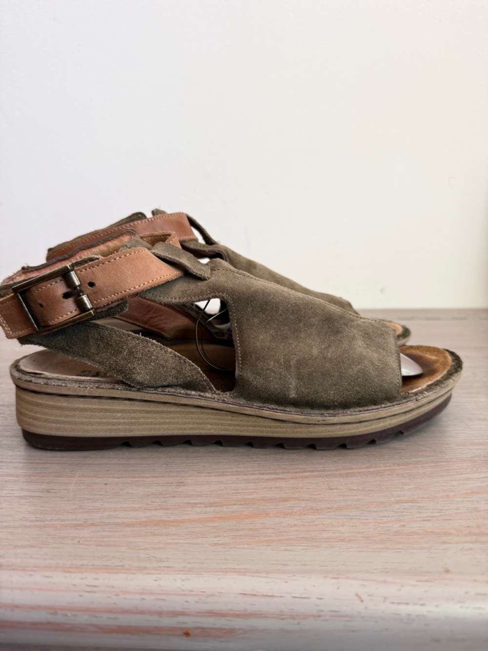 Naot Verbena Olive Suede Leather Boho Sandals EU 39  US 8 Euro Comfort Earthy